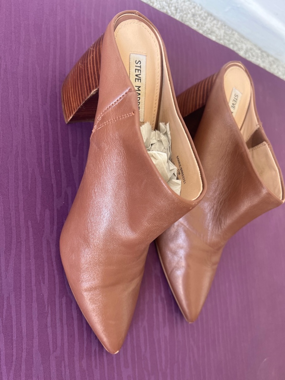 Steve Madden Tan Leather Pointed-Toe Mule Clogs - Picture 3 of 9
